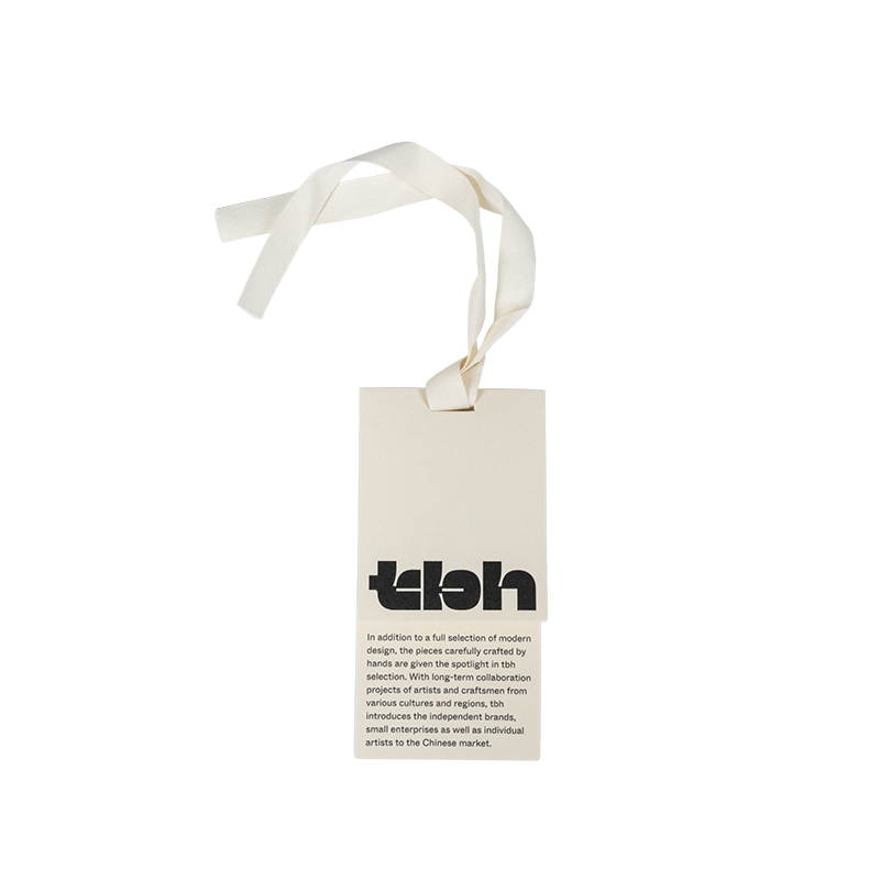 Doppellagige Hängeetiketten aus weißem Karton für die Verpackung von Kleidungsstücken